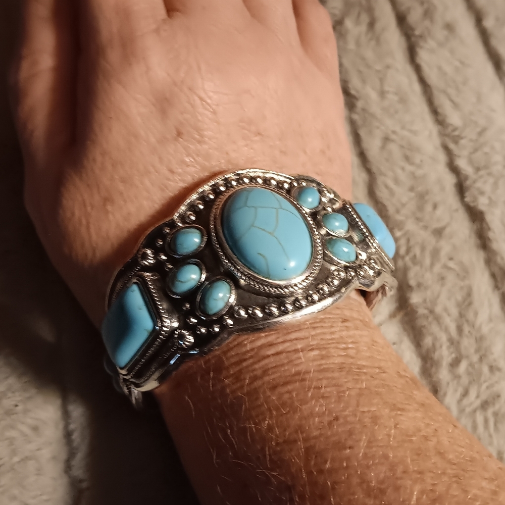 bracelet light blue gems